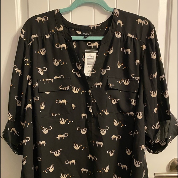 ❌SOLD❌ HARPER SLOTH PRINT GEORGETTE PULLOVER - Picture 4 of 6